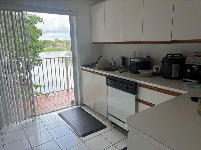 6910 NW 173rd Drive 1008, Hialeah, FL 33015