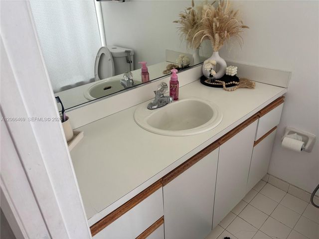 6910 NW 173rd Drive 1008, Hialeah, FL 33015