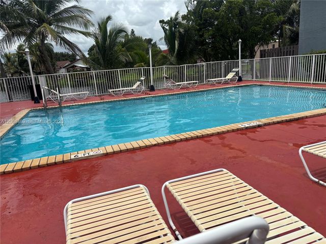 6910 NW 173rd Drive 1008, Hialeah, FL 33015
