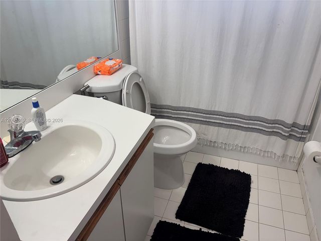 6910 NW 173rd Drive 1008, Hialeah, FL 33015