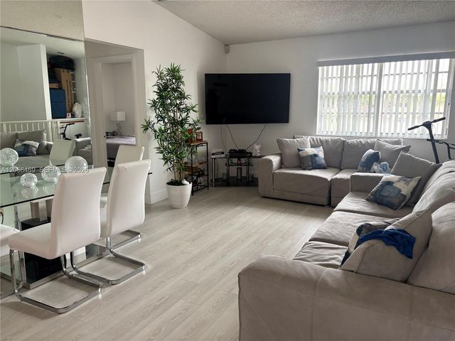 6910 NW 173rd Drive 1008, Hialeah, FL 33015