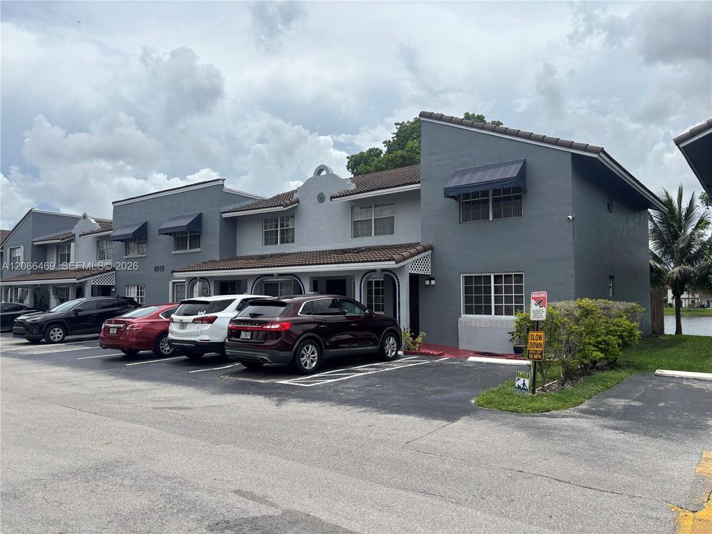 6910 NW 173rd Drive 1008, Hialeah, FL 33015