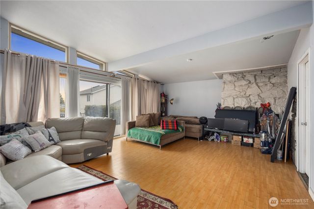 2230 S 253rd Place, Des Moines, WA 98198