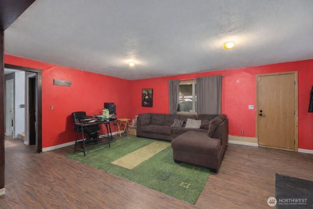 2230 S 253rd Place, Des Moines, WA 98198