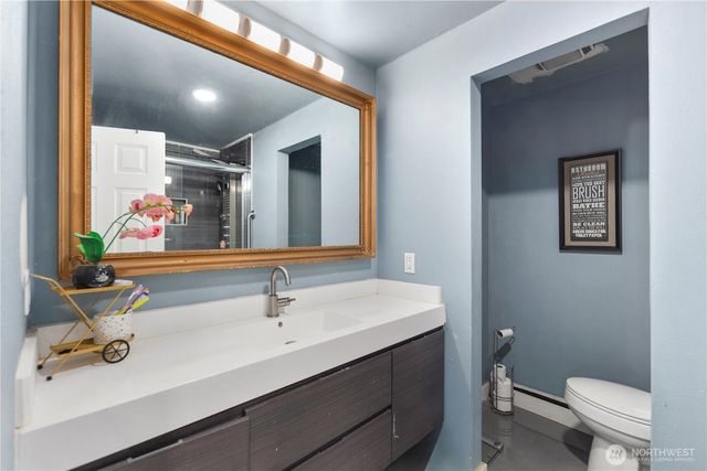 2230 S 253rd Place, Des Moines, WA 98198