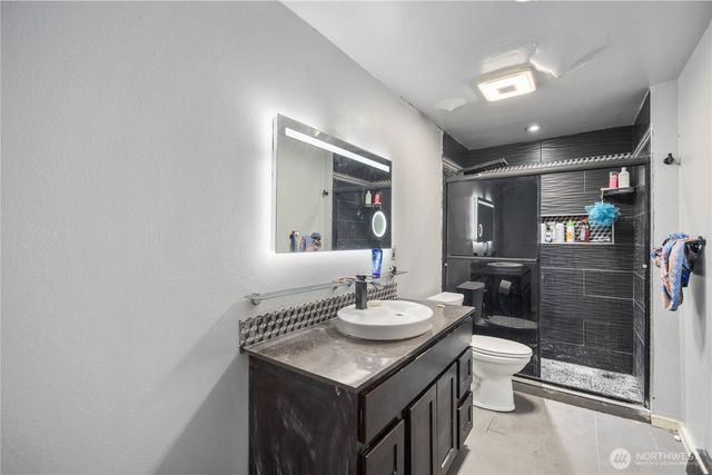 2230 S 253rd Place, Des Moines, WA 98198
