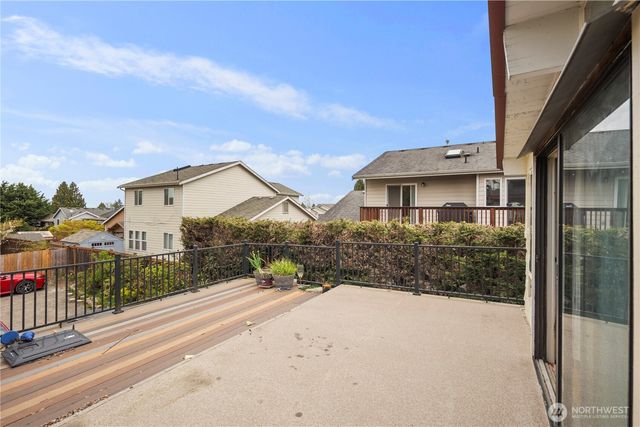 2230 S 253rd Place, Des Moines, WA 98198