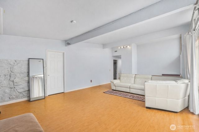 2230 S 253rd Place, Des Moines, WA 98198