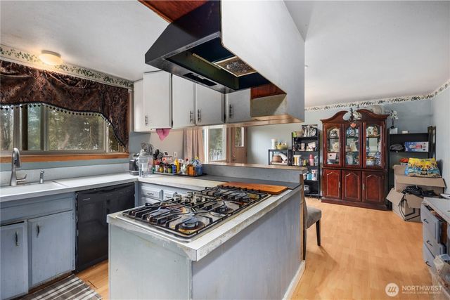 2230 S 253rd Place, Des Moines, WA 98198