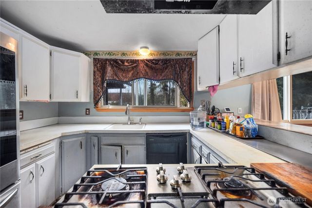2230 S 253rd Place, Des Moines, WA 98198