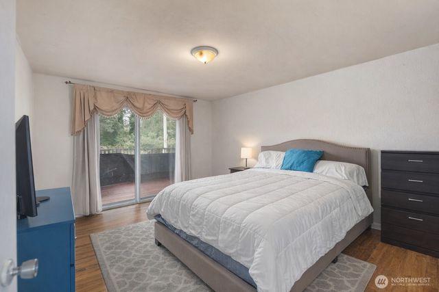2230 S 253rd Place, Des Moines, WA 98198