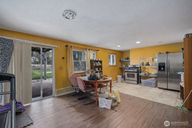 2230 S 253rd Place, Des Moines, WA 98198