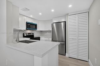 10080 NW 9th St Cir 204, Miami, FL 33172