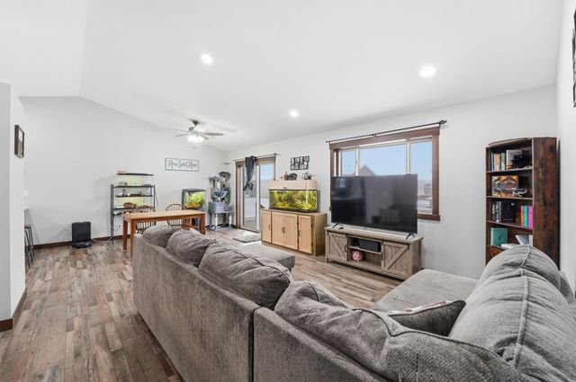 811 2nd Avenue SW, Rice, MN 56367