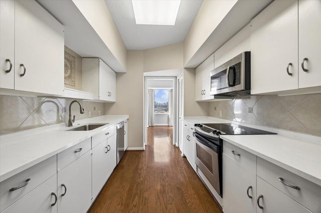 15 Greenway Plaza 14F, Houston, TX 77046