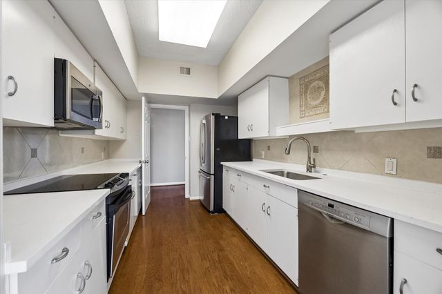 15 Greenway Plaza 14F, Houston, TX 77046