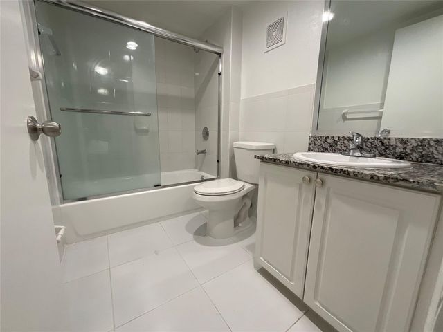 19455 NE 10 Avenue 3-106, North Miami Beach, FL 33179