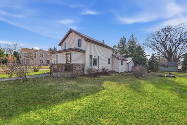 313 S Depot Street, Fox Lake, WI 53933