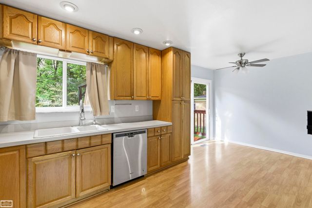 6015 Brynthrop Drive, Shelby Twp, MI 48316