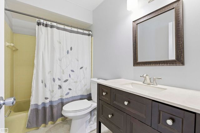 6015 Brynthrop Drive, Shelby Twp, MI 48316
