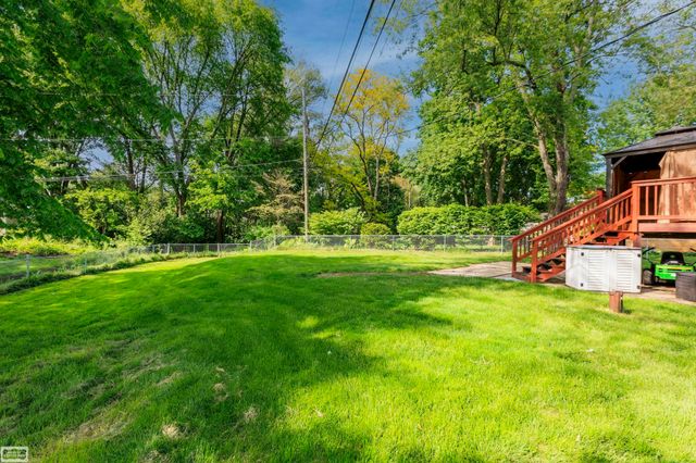 6015 Brynthrop Drive, Shelby Twp, MI 48316