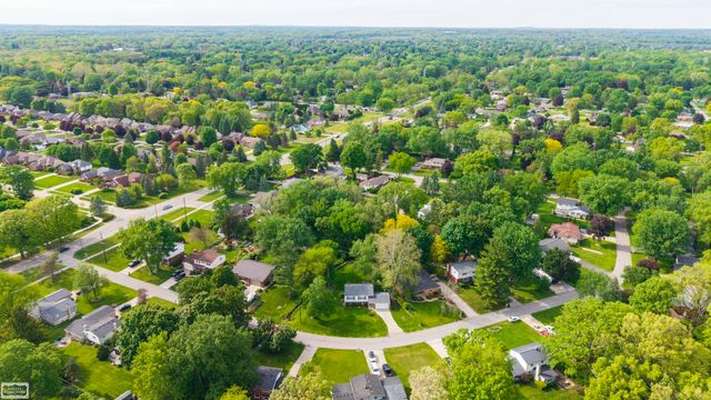 6015 Brynthrop Drive, Shelby Twp, MI 48316