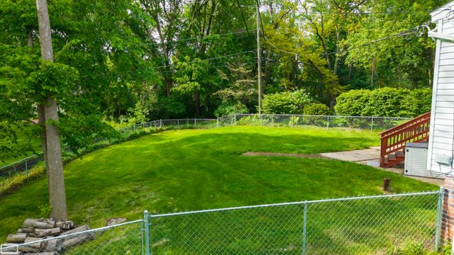 6015 Brynthrop Drive, Shelby Twp, MI 48316