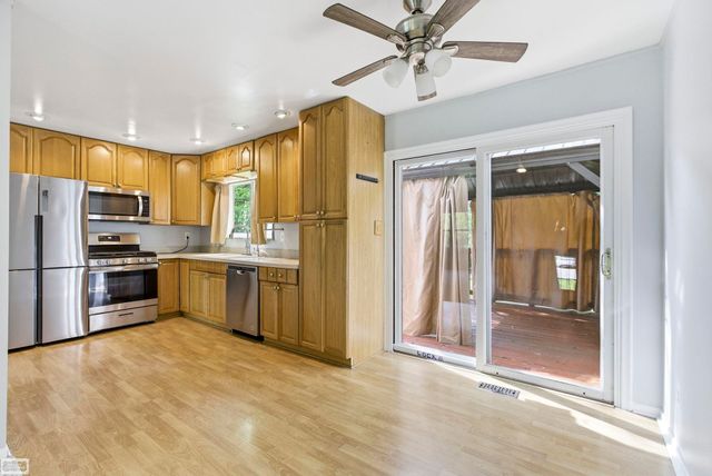 6015 Brynthrop Drive, Shelby Twp, MI 48316