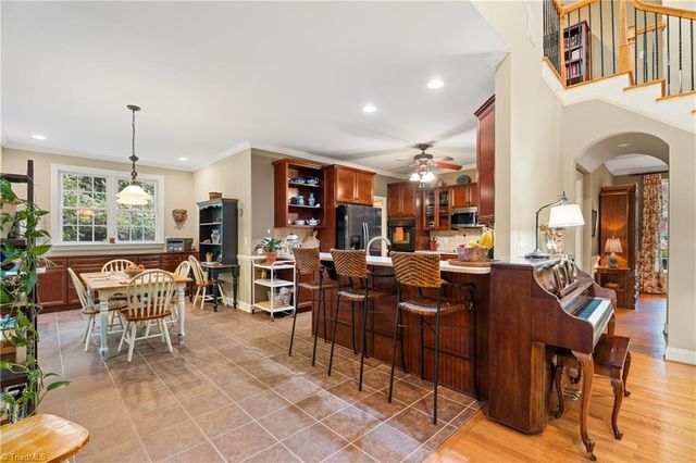 4486 Greystone Place Court, Winston-salem, NC 27106