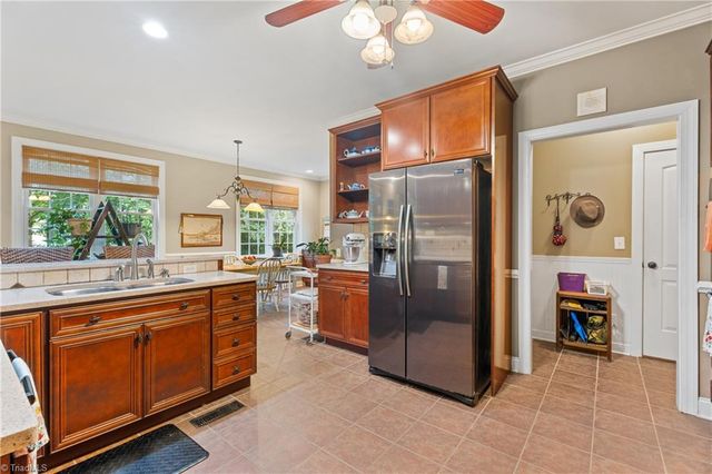 4486 Greystone Place Court, Winston-salem, NC 27106