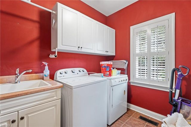 4486 Greystone Place Court, Winston-salem, NC 27106