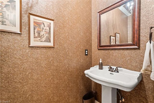 4486 Greystone Place Court, Winston-salem, NC 27106