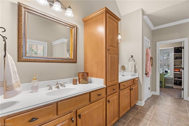 4486 Greystone Place Court, Winston-salem, NC 27106