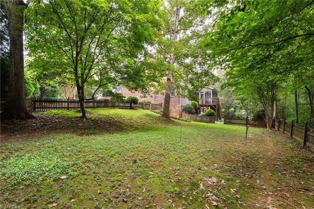 4486 Greystone Place Court, Winston-salem, NC 27106