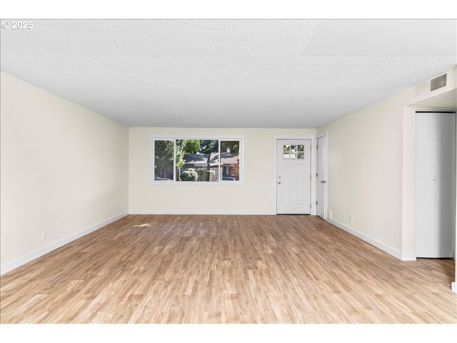 4655 CROWN Ct, Salem, OR 97301