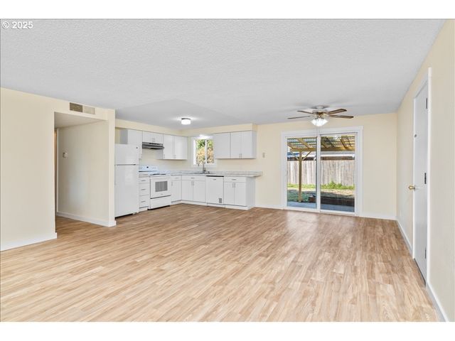 4655 CROWN Ct, Salem, OR 97301