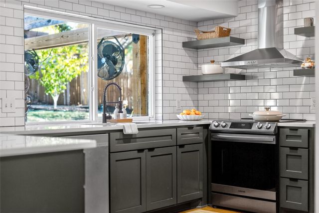 2502 Comburg Castle WAY, Austin, TX 78748