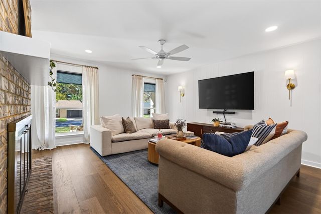 2502 Comburg Castle WAY, Austin, TX 78748