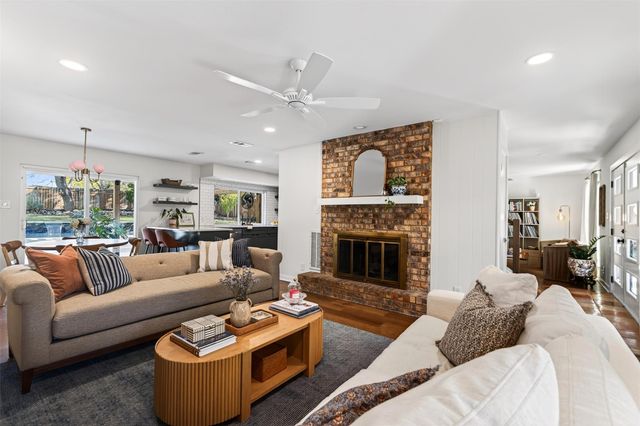 2502 Comburg Castle WAY, Austin, TX 78748