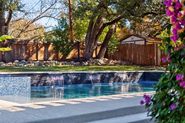 2502 Comburg Castle WAY, Austin, TX 78748