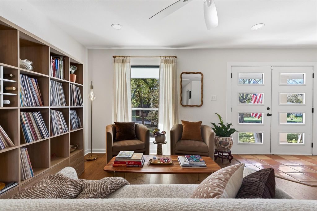 2502 Comburg Castle WAY, Austin, TX 78748