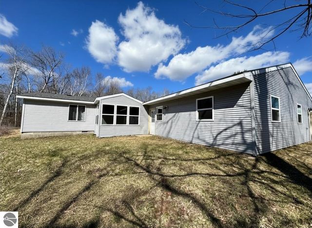 10389 S Grant Avenue, Clare, MI 48617