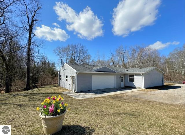 10389 S Grant Avenue, Clare, MI 48617