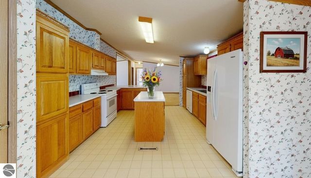 10389 S Grant Avenue, Clare, MI 48617