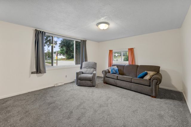 1024 Laurel Street, Cadillac City, MI 49601