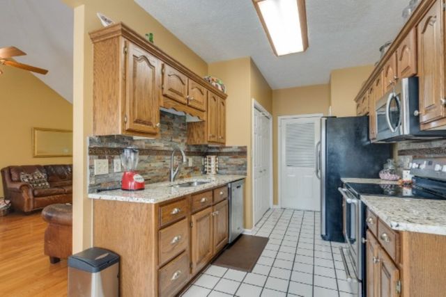 15 BLUEBELL CV, Savannah, TN 38372
