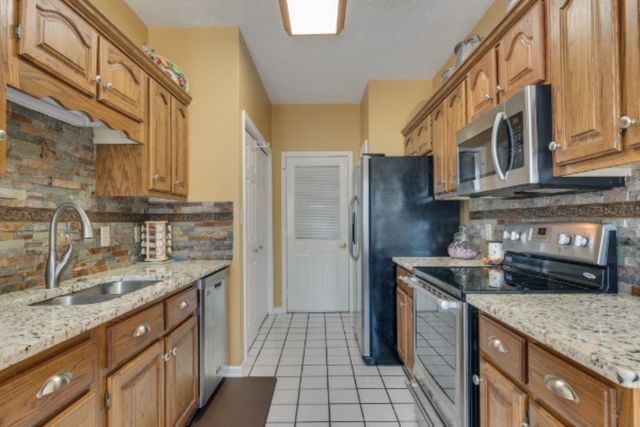15 BLUEBELL CV, Savannah, TN 38372
