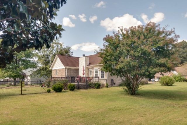 15 BLUEBELL CV, Savannah, TN 38372