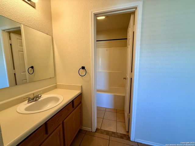 15306 Kamary Ln, San Antonio, TX 78247