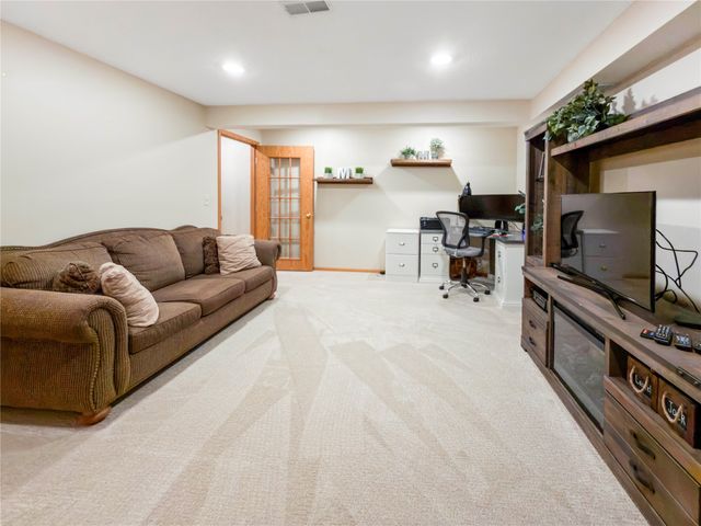 3301 Patricia Drive, Urbandale, IA 50322